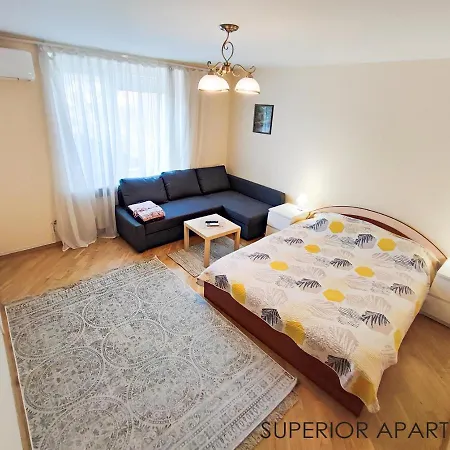 Ziuzi Apartment *